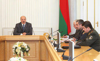 Александр Лукашенко: «Если нет денег, где их взять? Напечатаем - придется тратить золотовалютные резервы…»