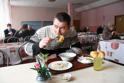 Правительство проследит за тем, чтобы белорусов кормили на работе